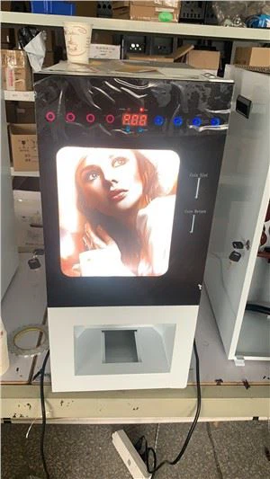 Bezdotykowy automat z kawą