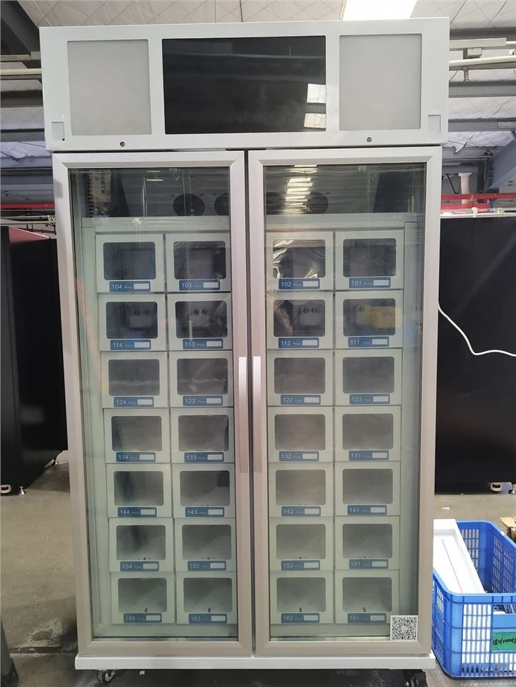 Automat z szafkami
